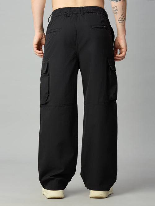 Men's baggy cargo pants back view
