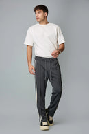 Model wearing LOFA men’s straight-fit active pants – smooth stretch fabric for all-day flexibility and style.