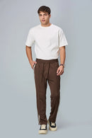 Model wearing LOFA men’s straight-fit active pants – smooth stretch fabric for all-day flexibility and style.