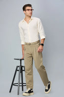 Men’s comfort fit trousers with stretch fabric – office wear look to streetwear look 