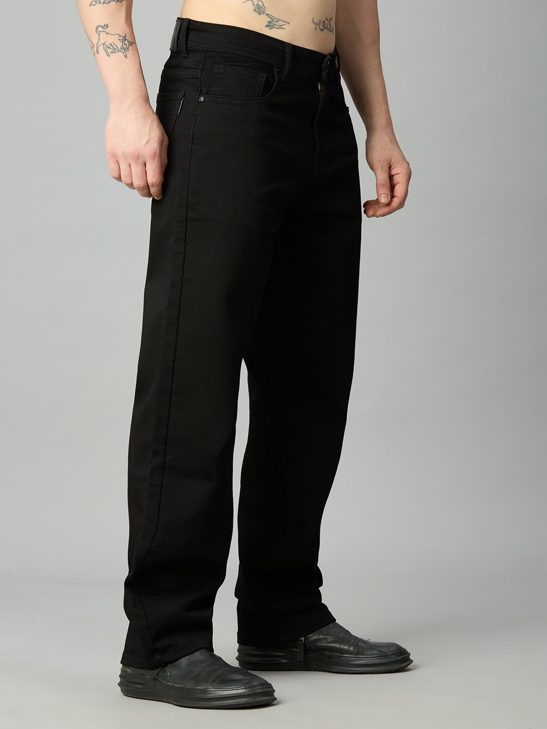 Men's relaxed baggy black stretch denim jeans for everyday comfort – right side view