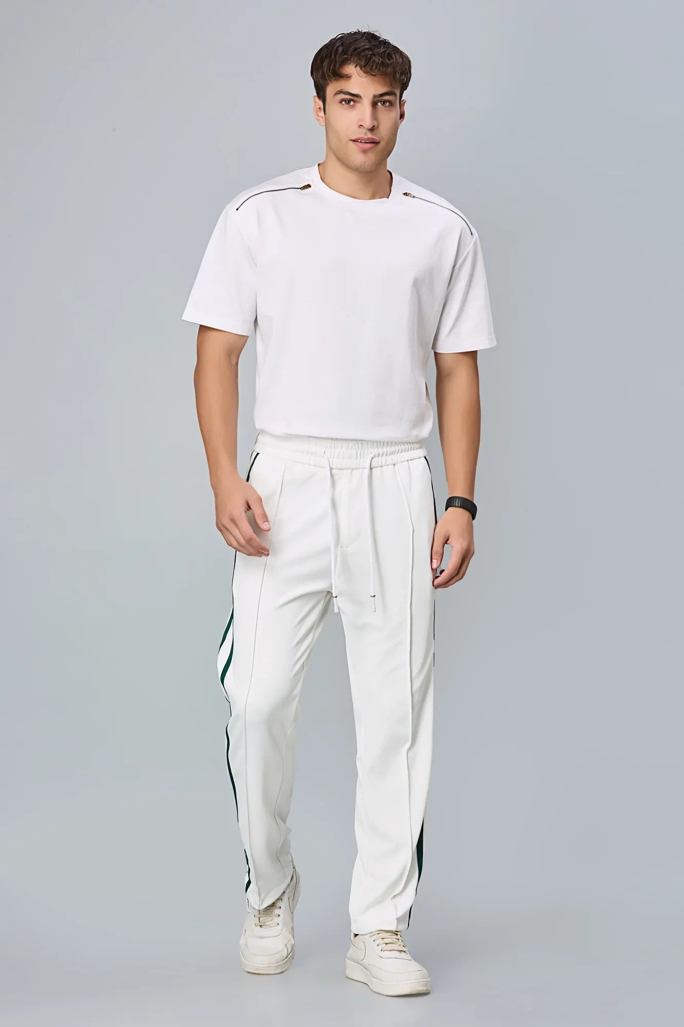Model wearing LOFA men’s straight-fit active pants – smooth stretch fabric for all-day flexibility and style.